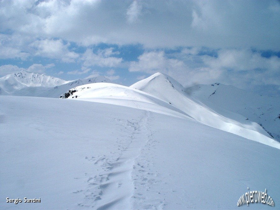 04 Dalla vetta del P. Arpiglia spunta l'Uter.JPG